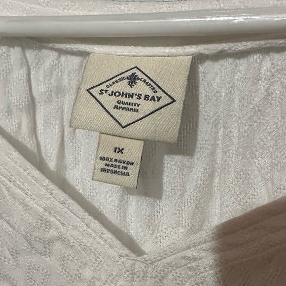 St John’s Bay Women’s Blouse, Size: 1X - Picture 2 of 3